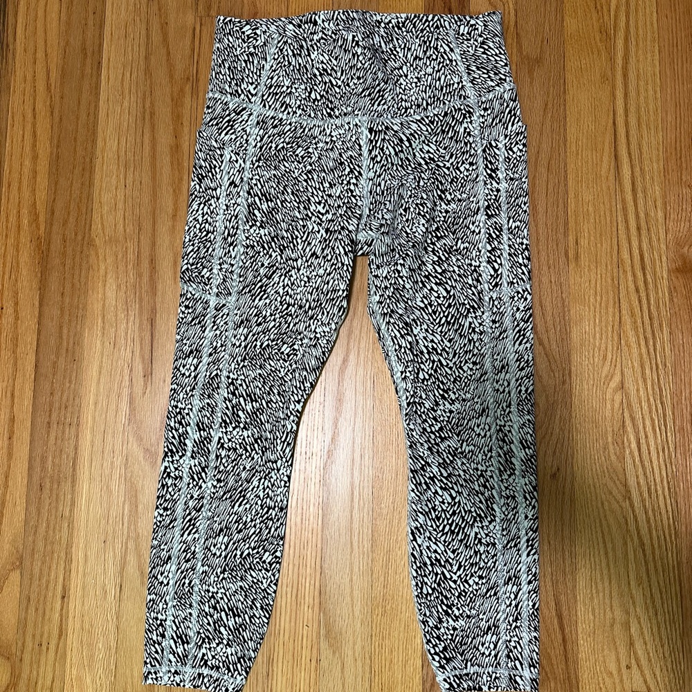 Athleta Ultimate Stash II Textured 7/8 Tight